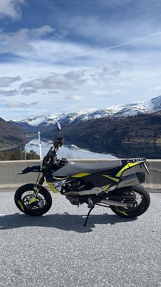 Husqvarna 701 Supermoto 2 of 5