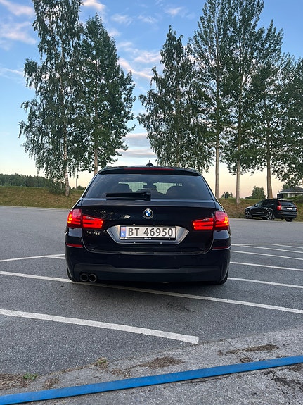 BMW 530d 4 of 5