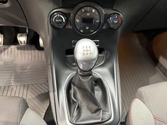 Ford Fiesta 16 of 19