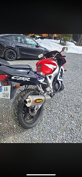 Honda CBR 900 RR 4 of 5