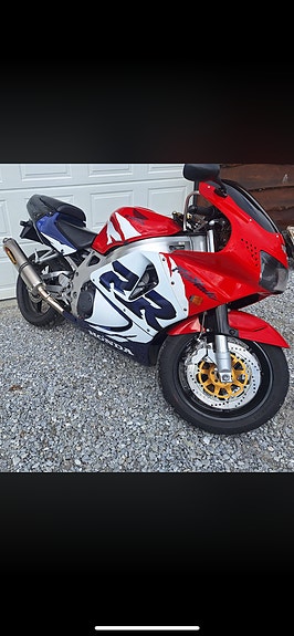 Honda CBR 900 RR 3 of 5