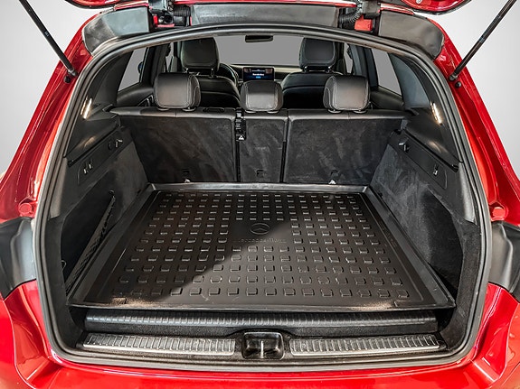 Mercedes-Benz GLC300 e 26 of 30