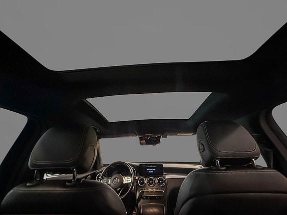 Mercedes-Benz GLC300 e 22 of 30