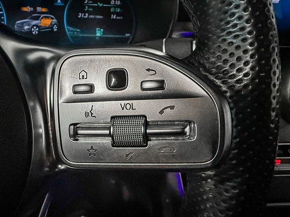 Mercedes-Benz GLC300 e 14 of 30