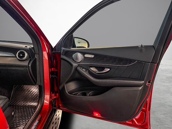 Mercedes-Benz GLC300 e 18 of 30
