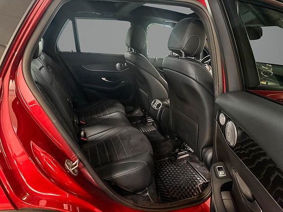Mercedes-Benz GLC300 e 24 of 30