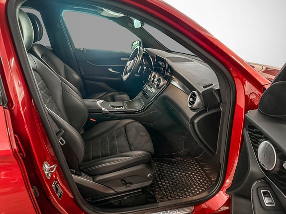 Mercedes-Benz GLC300 e 19 of 30