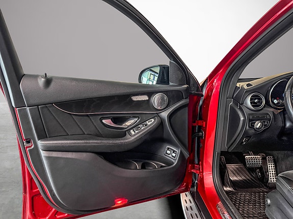 Mercedes-Benz GLC300 e 9 of 30