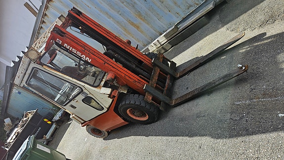 Nissan Gaffeltruck ef02a25u 2 of 5