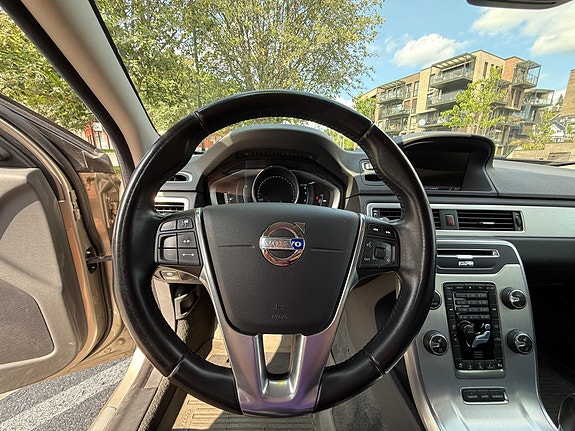 Volvo V70 13 of 25