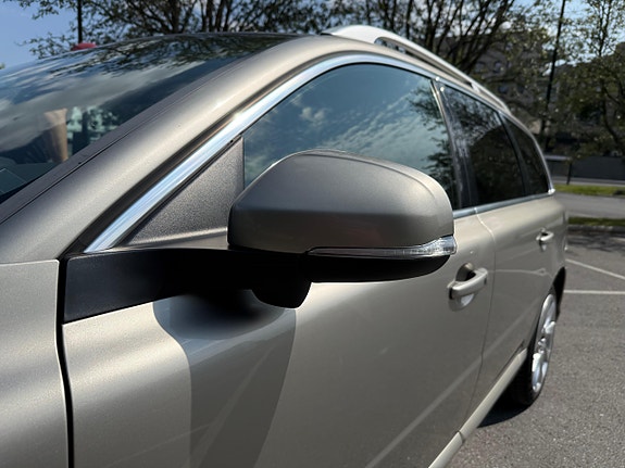Volvo V70 2 of 25