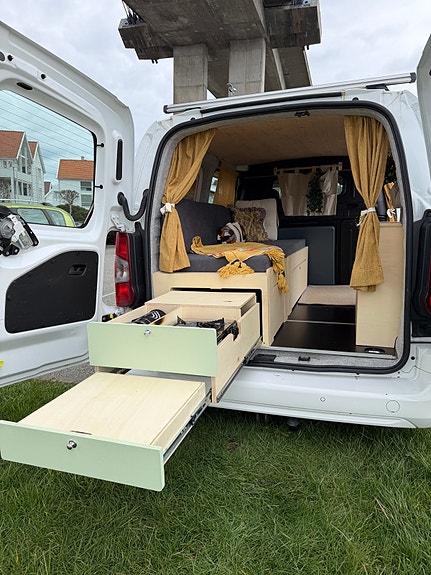 Peugeot Partner 3 of 5