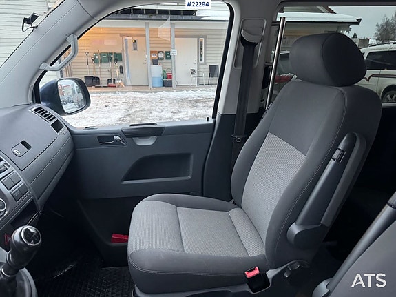 Volkswagen Caravelle – 7 seter med rullestolheis 18 of 30