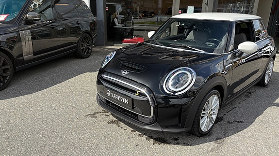 MINI Cooper SE 2 of 5