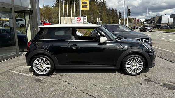 MINI Cooper SE 5 of 5