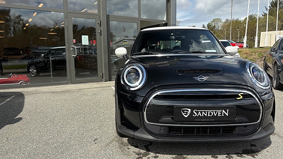 MINI Cooper SE 4 of 5