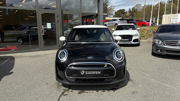 MINI Cooper SE 3 of 5