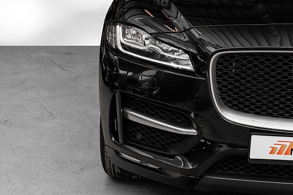 Jaguar F-PACE 5 of 5
