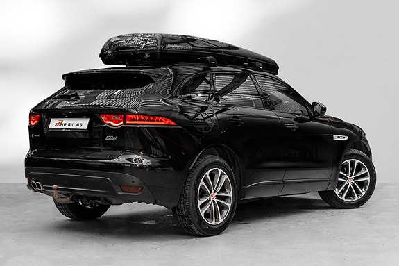 Jaguar F-PACE 3 of 5