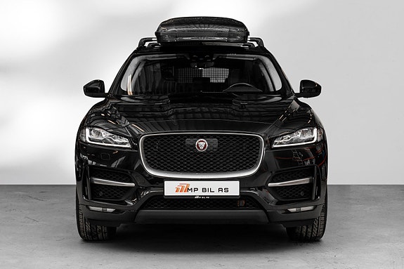 Jaguar F-PACE 4 of 5