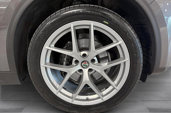 Alfa Romeo Stelvio 24 of 24