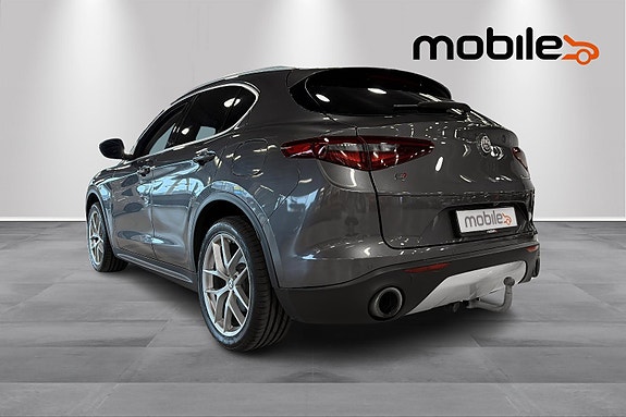 Alfa Romeo Stelvio 21 of 24