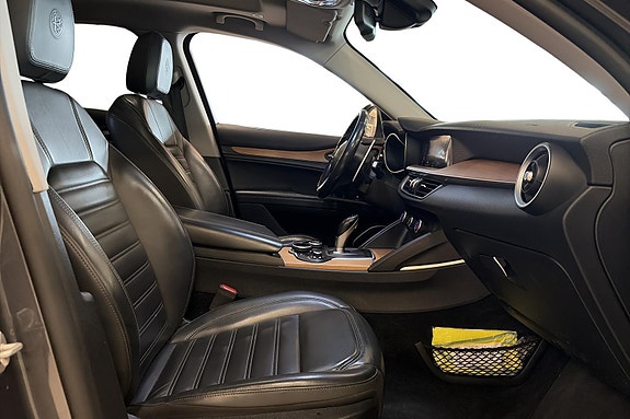 Alfa Romeo Stelvio 23 of 24