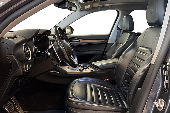 Alfa Romeo Stelvio 8 of 24