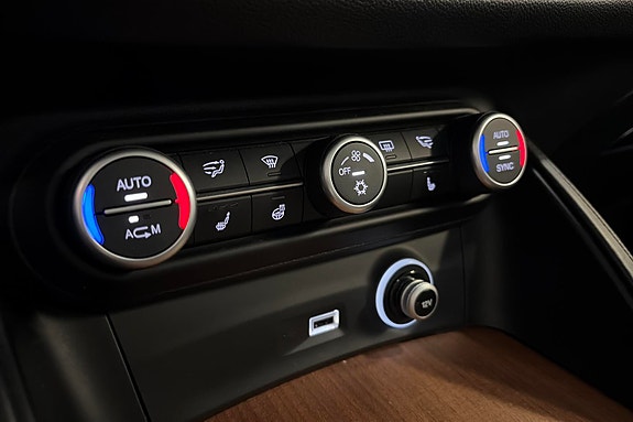 Alfa Romeo Stelvio 15 of 24