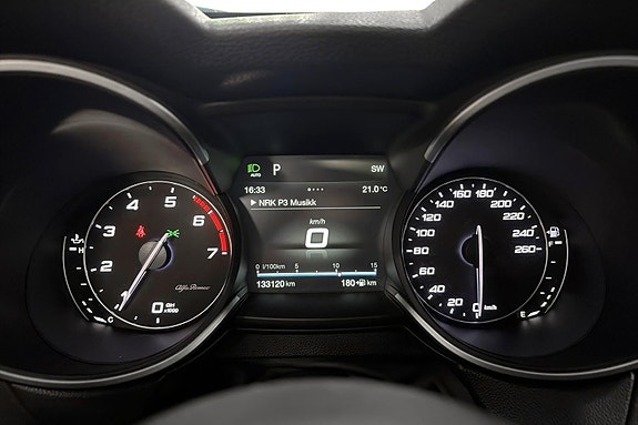 Alfa Romeo Stelvio 10 of 24