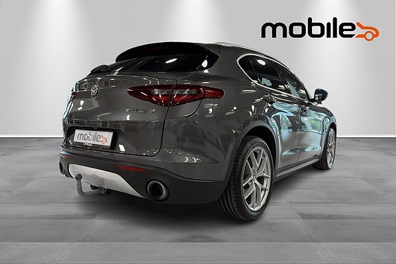 Alfa Romeo Stelvio 3 of 24