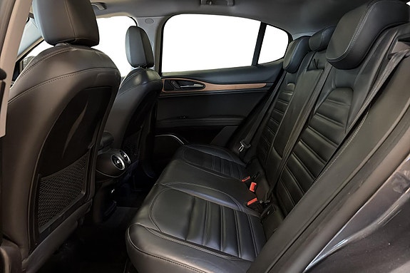Alfa Romeo Stelvio 7 of 24