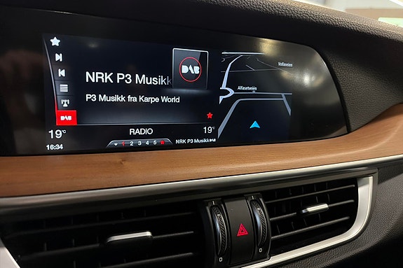 Alfa Romeo Stelvio 12 of 24