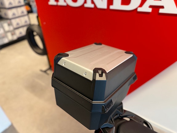 Honda NX500 4 of 5