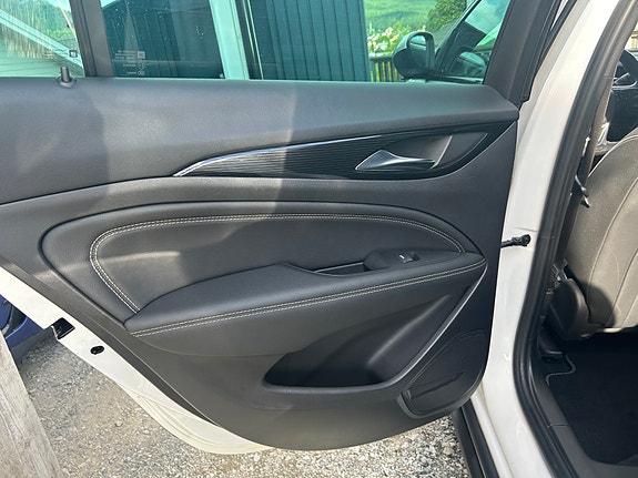 Opel Insignia Country Tourer 9 of 23