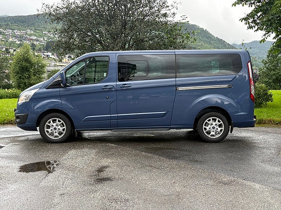 Ford Tourneo Custom 3 of 5