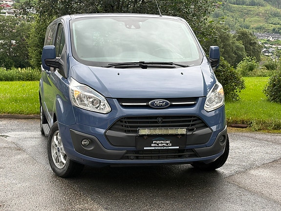 Ford Tourneo Custom 2 of 5