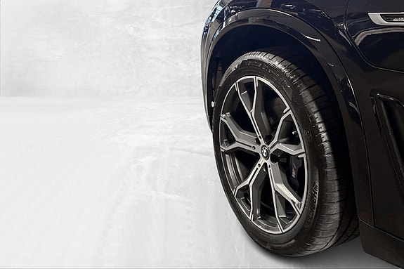 BMW X5 2 of 5
