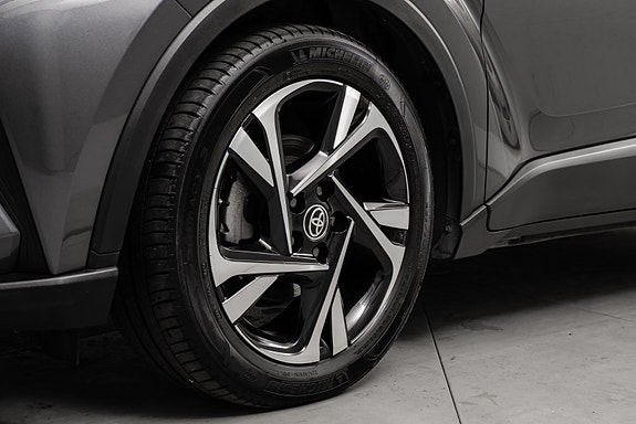 Toyota C-HR 11 of 30