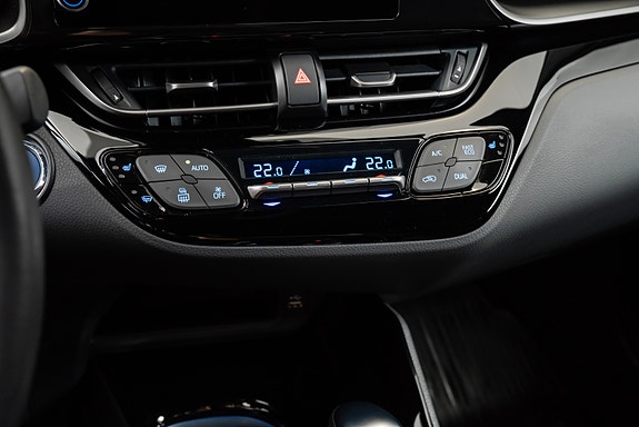 Toyota C-HR 21 of 30