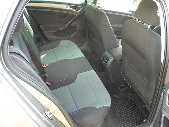 Volkswagen e-Golf VII 15 of 19
