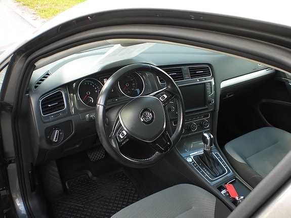 Volkswagen e-Golf VII 11 of 19