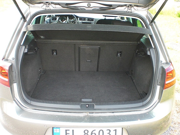 Volkswagen e-Golf VII 14 of 19