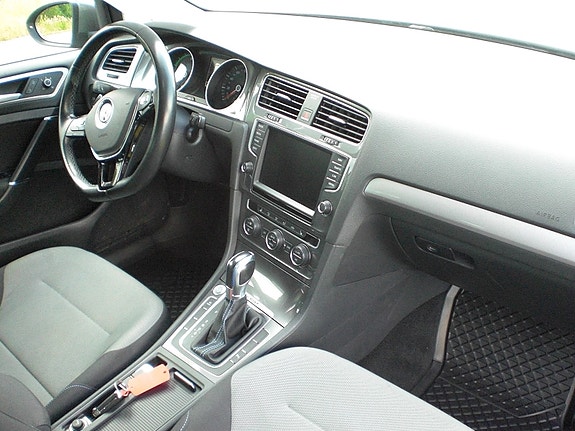 Volkswagen e-Golf VII 18 of 19