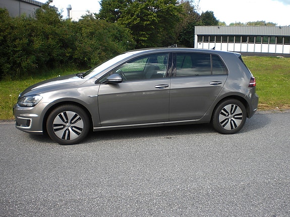 Volkswagen e-Golf VII 2 of 19