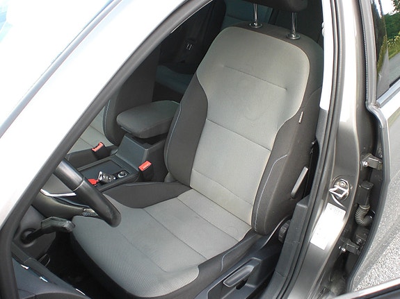 Volkswagen e-Golf VII 9 of 19