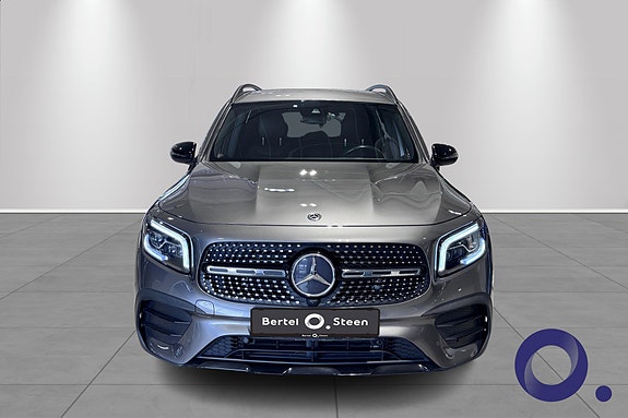 Mercedes-Benz GLB200 d 3 of 5