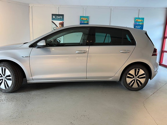 Volkswagen Golf 2 of 5