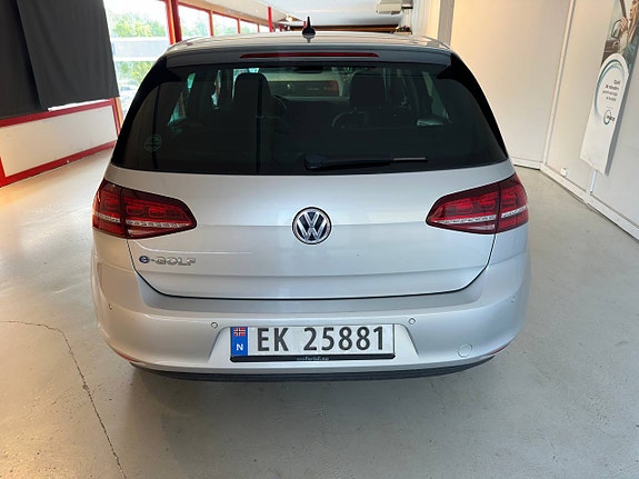Volkswagen Golf 4 of 5