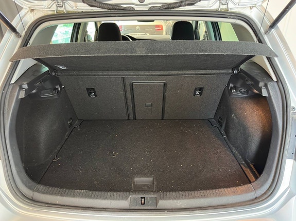 Volkswagen Golf 5 of 5
